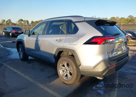 2022 Toyota Rav4 Xle z USA, uszkodzony, nr VIN 2T3W1RFV7NC181911